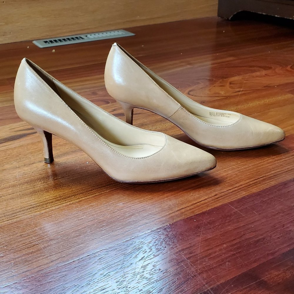 Cole Haan Beige Leather Heels Size 6B